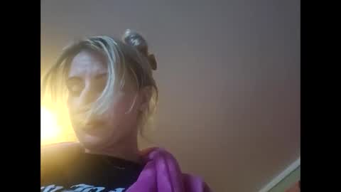 Snapshot of blondebellaaa3 chatting on 01/20/25, 07:14 Gia  online show from 01/20/25, 07:14