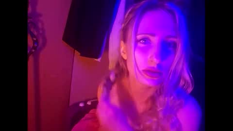Snapshot of blondebellaaa3 chatting on 02/06/25, 04:36 Gia  online show from 02/06/25, 04:36