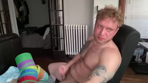 Snapshot of blondebluebear chatting on 02/04/26, 10:04 blondebluebear online show from 02/04/26, 10:04