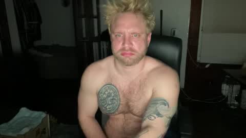 Snapshot of blondebluebear chatting on 02/26/26, 04:11 blondebluebear online show from 02/26/26, 04:11