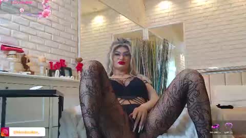 Snapshot of blondeceline chatting on 06/22/26, 05:04 blondeceline online show from 06/22/26, 05:04