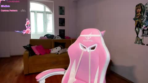 Elisa online show from 10/27/25, 06:17