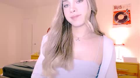 Snapshot of blondetwinkcum19 chatting on 01/16/26, 12:47 zoey madisson 3 online show from 01/16/26, 12:47