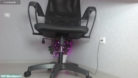 Im Di. I smell naked even when Im dressed. online show from 12/24/24, 09:39