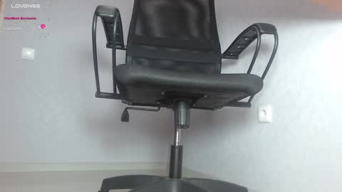 Im Di. I smell naked even when Im dressed. online show from 01/29/25, 12:56