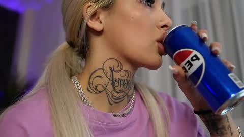 Snapshot of blondie_muller chatting on 03/18/26, 08:56 blondie_muller online show from 03/18/26, 08:56