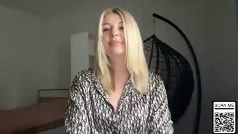 Snapshot of blondie_xoxoxo chatting on 06/27/26, 11:04 blondie_xoxoxo online show from 06/27/26, 11:04