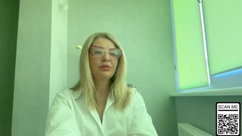 Snapshot of blondie_xoxoxo chatting on 07/19/26, 07:23 blondie_xoxoxo online show from 07/19/26, 07:23
