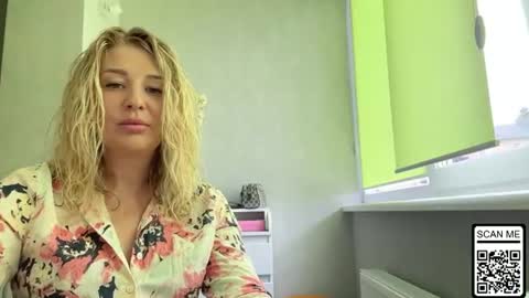 Snapshot of blondie_xoxoxo chatting on 07/20/26, 11:56 blondie_xoxoxo online show from 07/20/26, 11:56