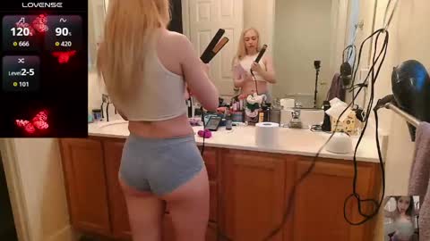 Snapshot of blondiebubblebooty chatting on 04/30/26, 12:55 Bubbles online show from 04/30/26, 12:55