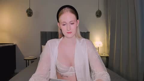 Mia online show from 12/13/24, 01:01