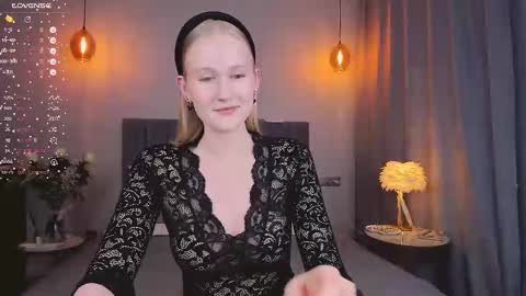 Mia online show from 03/11/25, 07:36