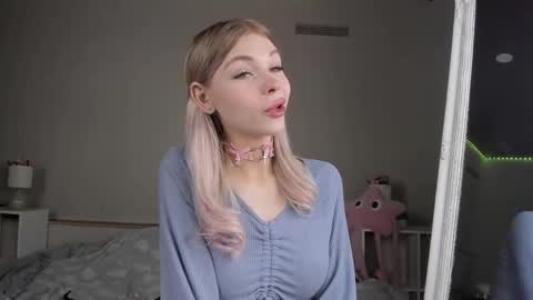 Snapshot of blondy_fina chatting on 03/27/26, 07:03 blondy_fina online show from 03/27/26, 07:03