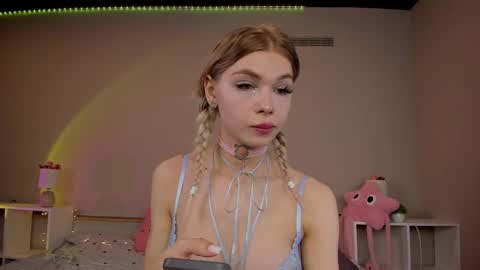 Snapshot of blondy_fina chatting on 03/31/26, 11:21 blondy_fina online show from 03/31/26, 11:21