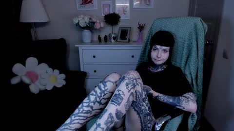 Snapshot of blood__mary chatting on 04/23/26, 12:29 Mary online show from 04/23/26, 12:29