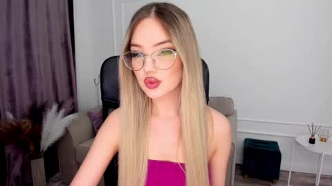 Sophia online show from 01/17/25, 10:56