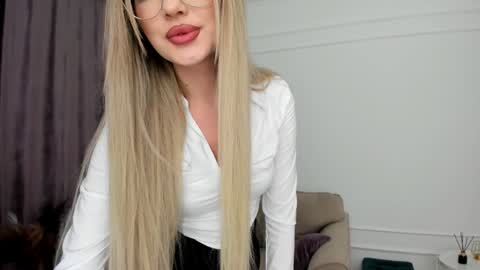 Sophia online show from 01/18/25, 02:03