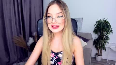 Sophia online show from 02/13/25, 05:44