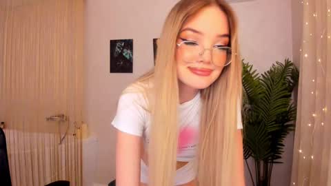 Sophia online show from 02/18/25, 05:10