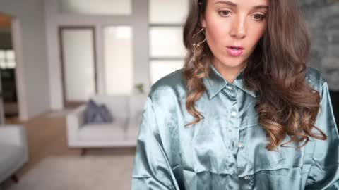 Emma Bloom online show from 01/12/25, 08:36