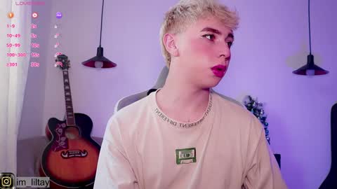 Snapshot of blue_boy_1 chatting on 12/05/24, 01:17 TAY online show from 12/05/24, 01:17