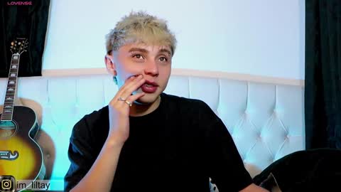 Snapshot of blue_boy_1 chatting on 12/22/24, 12:50 TAY online show from 12/22/24, 12:50