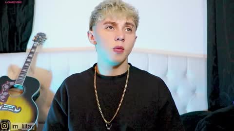 Snapshot of blue_boy_1 chatting on 12/22/24, 03:55 TAY online show from 12/22/24, 03:55