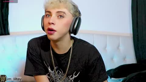 Snapshot of blue_boy_1 chatting on 12/24/24, 12:11 TAY online show from 12/24/24, 12:11