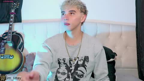 Snapshot of blue_boy_1 chatting on 01/05/25, 05:20 TAY online show from 01/05/25, 05:20