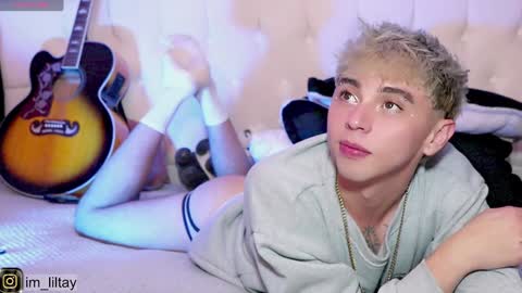 Snapshot of blue_boy_1 chatting on 01/05/25, 08:21 TAY online show from 01/05/25, 08:21