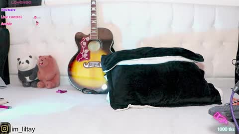 Snapshot of blue_boy_1 chatting on 01/06/25, 06:52 TAY online show from 01/06/25, 06:52