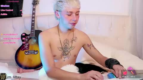 Snapshot of blue_boy_1 chatting on 02/15/25, 03:42 TAY online show from 02/15/25, 03:42