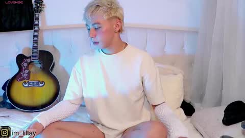 Snapshot of blue_boy_1 chatting on 02/18/25, 04:48 TAY online show from 02/18/25, 04:48