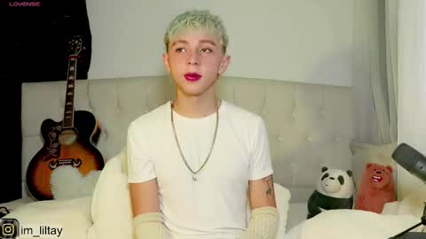 Snapshot of blue_boy_1 chatting on 02/22/25, 06:52 TAY online show from 02/22/25, 06:52