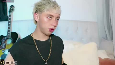 Snapshot of blue_boy_1 chatting on 02/24/25, 03:02 TAY online show from 02/24/25, 03:02