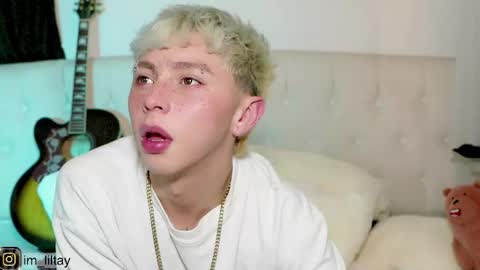 Snapshot of blue_boy_1 chatting on 02/25/25, 04:03 TAY online show from 02/25/25, 04:03