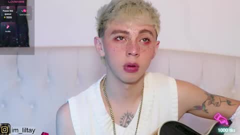 Snapshot of blue_boy_1 chatting on 02/27/25, 04:09 TAY online show from 02/27/25, 04:09