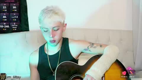 Snapshot of blue_boy_1 chatting on 03/04/25, 03:22 TAY online show from 03/04/25, 03:22