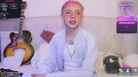 Snapshot of blue_boy_1 chatting on 03/10/25, 02:06 TAY online show from 03/10/25, 02:06