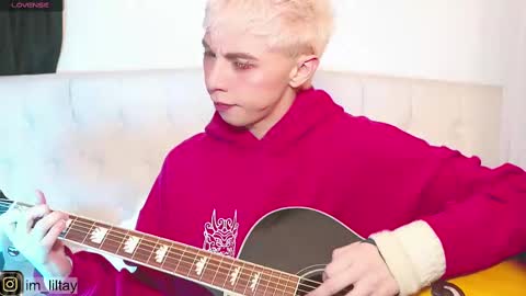 Snapshot of blue_boy_1 chatting on 03/12/25, 05:02 TAY online show from 03/12/25, 05:02