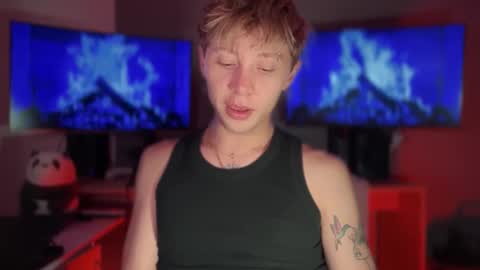 Snapshot of blue_boy_1 chatting on 12/19/25, 11:12 TAY online show from 12/19/25, 11:12