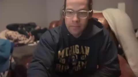 Snapshot of blue_eyed_boy2 chatting on 10/19/25, 06:19 blue_eyed_boy2 online show from 10/19/25, 06:19