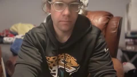 Snapshot of blue_eyed_boy2 chatting on 12/20/25, 04:14 blue_eyed_boy2 online show from 12/20/25, 04:14