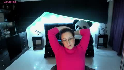 Snapshot of blue_grey_ chatting on 10/28/25, 04:05 Blue online show from 10/28/25, 04:05