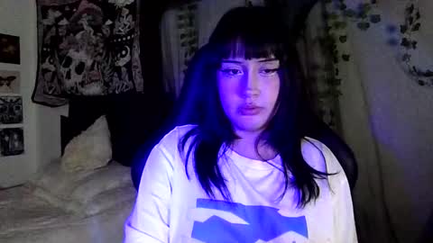 Snapshot of blue_katt chatting on 12/21/25, 02:41 blue katt online show from 12/21/25, 02:41