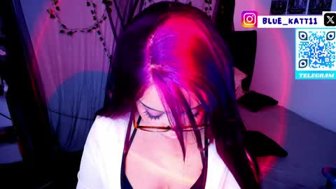 Snapshot of blue_katt chatting on 04/19/26, 08:33 blue katt online show from 04/19/26, 08:33