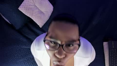 Snapshot of blue_stylee chatting on 05/17/26, 10:39 Eli online show from 05/17/26, 10:39
