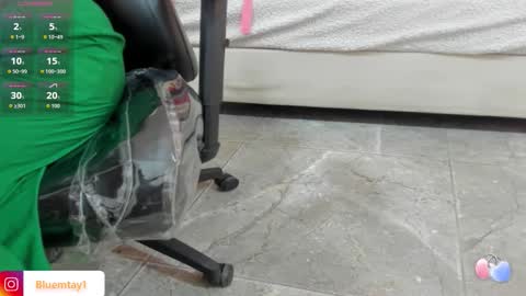 blue_tay1 online show from 10/22/25, 11:54