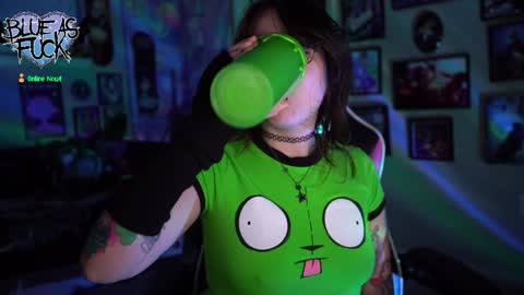 Snapshot of blueasfuck chatting on 12/13/24, 01:37 Blue online show from 12/13/24, 01:37