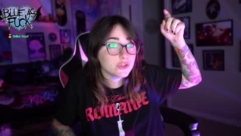 Snapshot of blueasfuck chatting on 12/20/24, 04:31 Blue online show from 12/20/24, 04:31